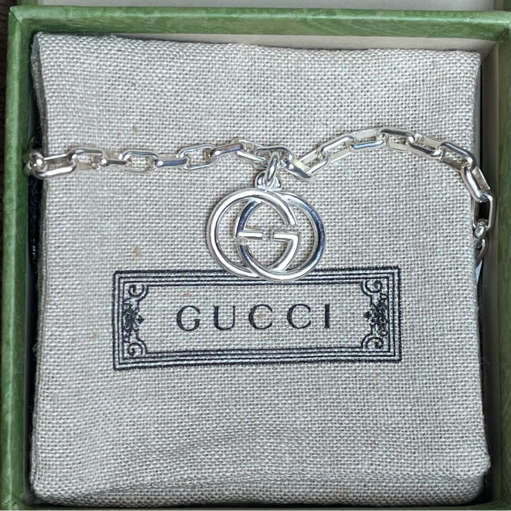 Gorgeous GUCCI Ladies Interlocking "GG" Sterling Silver Bracelet - New with box